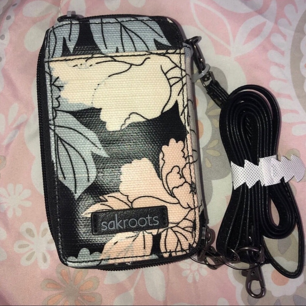 Sakroots Artist Circle crossbody zippered wallet